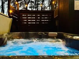 Private Hot Tub, Starlit Ridge Retreat for Two