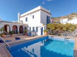 Rural village with amazing views, hotel i Moclinejo