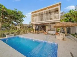 Tranquil coastal comfort "Villa Seresa Beachfront"