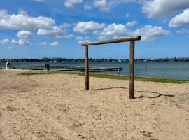 Glamping De Zuidvliet Nr 9, hotel a Wolphaartsdijk