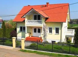 Ferienwohnung mit Terrasse, Garten