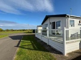 Golf Village 27, Hot tub, WiFi, pet friendly, located overlooking Golf course - Grange Leisure Park - Meadow Lakes Caravan & Lodge Hire