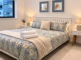 Private room and bathroom in shared flat with parking