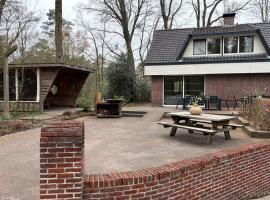 Bosvilla op privéterrein, zwembad, sauna &speeltuin, 16 pers Veluwe – hotel w mieście Lunteren
