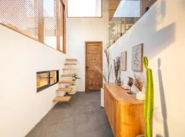 Villa Solu 3BR Med Escape Pool & Sunset Views