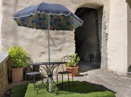 Pocket House โรงแรมในOsiglia
