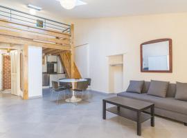 Vaste appart de 50 m2- 2 pièces -n3, מלון בCharleval