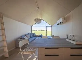 Chicks & Friends Summer House