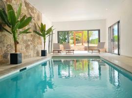 Villa Paloma - Piscine intérieure, hotel di Marzan