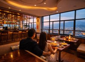 Drishya Hotel and Rooftop Restaurant - 360 view of Kathmandu, hotel din Kathmandu