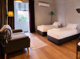 Human Touch Room - Soulful Bangkok Hideout, Hotel in Lat Krabang