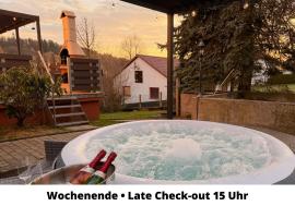 Großes Ferienhaus für 12 -17 Personen mit Whirlpool - Spielzimmer und Garten, hotel di Herbstein