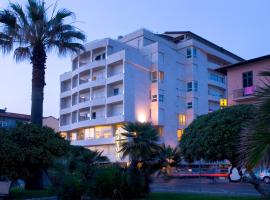 Hotel Sina Astor, hótel í Viareggio