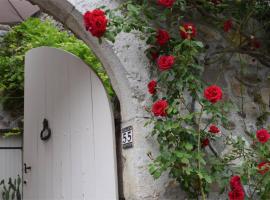 Maisonnette de charme Bord Ardèche、Lanasのホテル