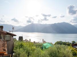 Casa tua Alla Torre- Lago Di Iseo, Hotel in Marone