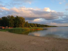 Strandhaus am Oberuckersee, hotel em Warnitz