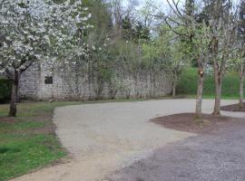 La Closerie Château De Toulondit, hotel v destinaci Eymoutiers