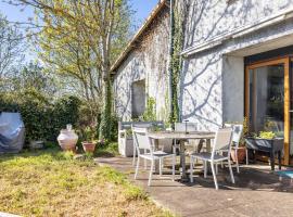 Bourdeverre Chambres D'hôtes، فندق في Sanxay