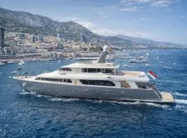 Stunning super yacht trackside