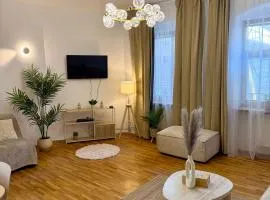 URBAN JUNGLE 2-bedroom apartment old town Air Conditioned