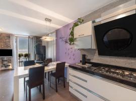 Luxury Lakefront Maisonette, Hotel in Lezzeno