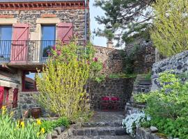 Gite du colombier, hotel a Usson