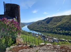 Kutscherhaus auf Burg Coraidelstein, hotell i Klotten
