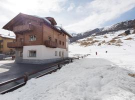 Alpi Flo Chalet, hótel í Livigno