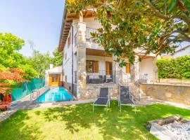 Gran casa rural con piscina a 3 mi de Pamplona