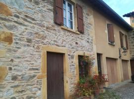 Chambres D'hôtes Des 17 Clochers -: Saint-Vérand şehrinde bir otel
