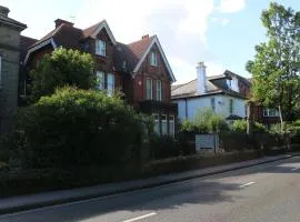 Acorn Lodge Guest House - Free parking