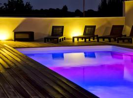 Gîte Garrigue - Villa Cassandra, hotel a Tavel