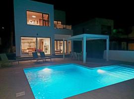 Modern Villa Frontline Golf, hotel em Algorfa