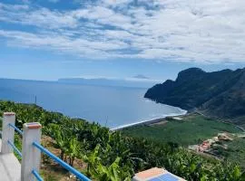 Hermigua Vista al Teide y al Océano