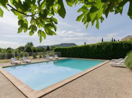 Les Sources Gîte calabert, hotel v destinaci Chambonas