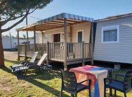 Mobil-home Loic camping les Dunes de Contis, hotel a Saint-Julien-en-Born
