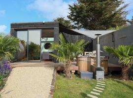 Ecolodge à 300m de la plage โรงแรมในเปลเนิฟ-วัล-อ็องเดร