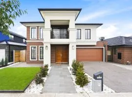 Stunning Park-fronted Luxury Grand Family House!