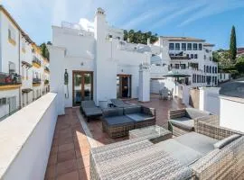 3 Bed Apartment In Benahavis