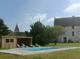 La Ferme Aux Arts, viešbutis mieste Beaumont-sur-Grosne