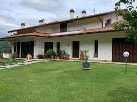 Casa di Eli e Matte – hotel w mieście Le Serucce