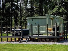 Firbank Park Shepherd Huts, hotel a Dinnet