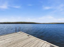 Quail Cove Pine Premium Lakefront Condo Boatslip، فندق في Shell Knob