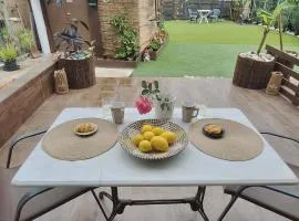 Glossy Messinian Escape - Apartment Cozy Yard