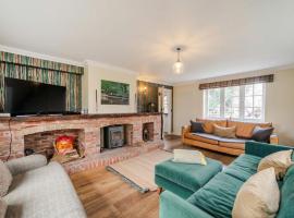 Characterful New Forest Cottage with Fire Pit, Brockenhurst, hotel a Brockenhurst