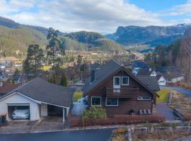 House with sauna & hot tub, 4 beds: Tonstad şehrinde bir otel