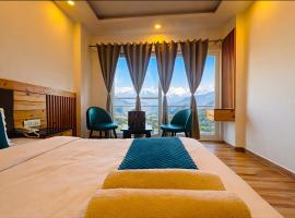 The Pinerock Resort, ! Luxury Rooms ! Mountain View ! Open Terrace ! Cafe, hotel i Mussoorie