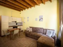 Bilocale Vista Naviglio Luminoso e Tranquillo