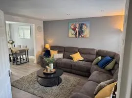 Stylish Family Home, Sleeps 6, Parking and Garden