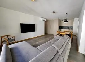 Coastline Residence - Designer Seaside Apartment with Pool, 2-Minute Walk to the Beach